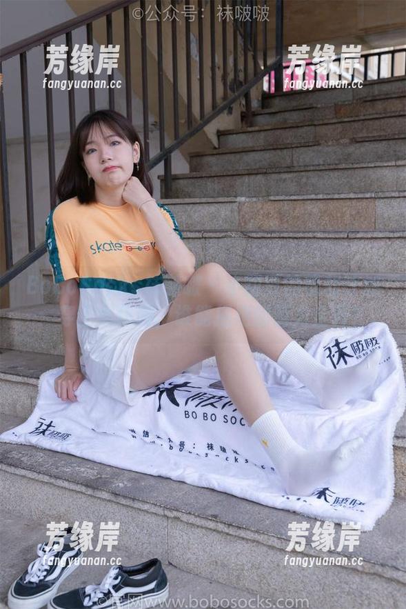 BoBoSocks袜啵啵 - 小甜豆的福利计划：穿上女仆装，谁能拒绝的萌力全开？