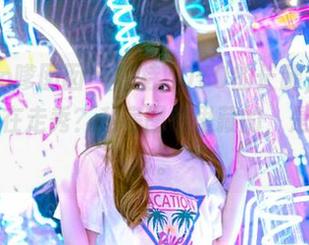 Feilin嗲囡囡 – 模特YOYO的长腿，你以为只是在走秀？私房图包里藏的，是浮光掠影。