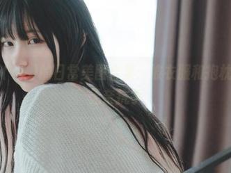 Hizzy(히지)的日常美图合集：被衣服和抱枕困扰的无奈抗争