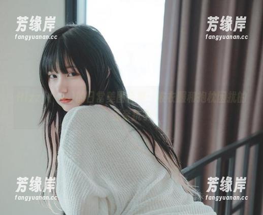 Hizzy(히지)的日常美图合集：被衣服和抱枕困扰的无奈抗争