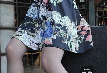IESS异思趣向 – 正在刷新团团的黑丝大波浪在线图片，感觉太值得了！