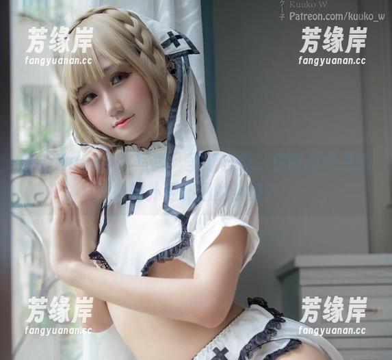 最新KuukoW写真：圣诞自拍，你敢不敢模仿她这扑通扑通的姿势？
