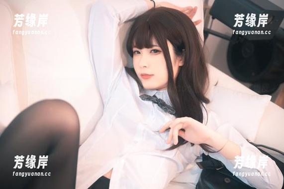 中华女仆，Quan冉有点饿带你到另一个对cos的看法，图片也俏皮。