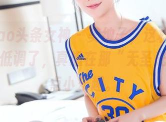 TouTiao头条女神 – 美纳子，这样的白衬衫也太低调了，真想在那“无圣光”里找点小乐趣。