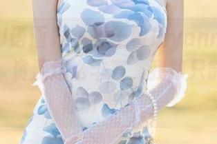 XIAOYU语画界 – 看王馨瑶yanni在海边的姿态，资源这么丰富，我却只能坐在屏幕前羡慕。