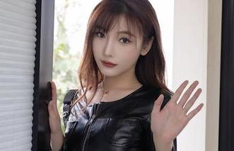 Xiuren秀人网 – 定制礼服就该这样，周琰琳LIN让图片里的每个角落都充满了撩人的气氛。