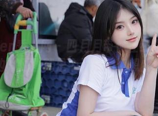 Xiuren秀人网 – 四月月带你在线漫游海边，原图就是个浪漫的幻想曲！