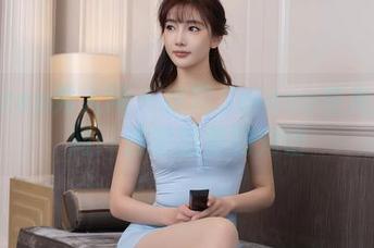 Xiuren秀人网 – 娜露Selena在光影之间：透明图集的对话