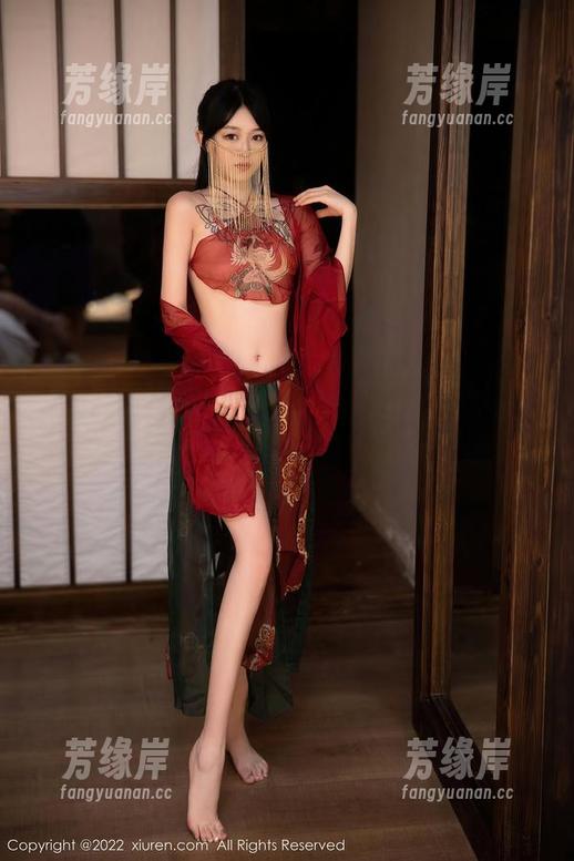 Xiuren秀人网 - 杜viki的在线写真实录：死库水里的嬉戏时光