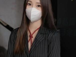 Xiuren秀人网 – 雨儿1494私房原图——海风说，你可得小心要带伞哦！
