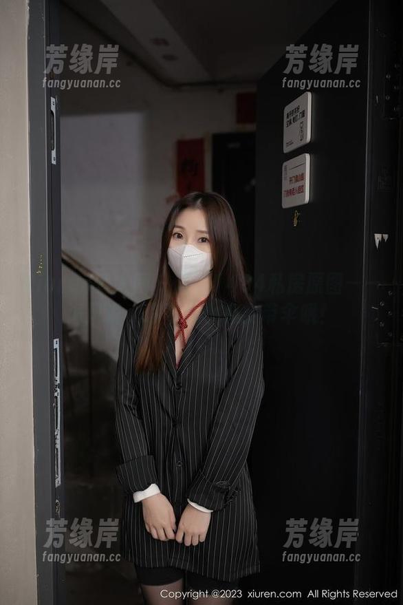 Xiuren秀人网-雨儿1494 Xiuren秀人网 - 雨儿1494私房原图——海风说,你可得小心要带伞哦!