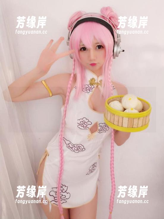 “nagisa魔物喵”，专属秘书，原图别具一格，壁纸是不是有种微妙的不安，怎么又说不清楚呢。