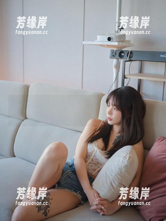 把枯燥的校服变得有趣，Wuyo的写真功力真绝