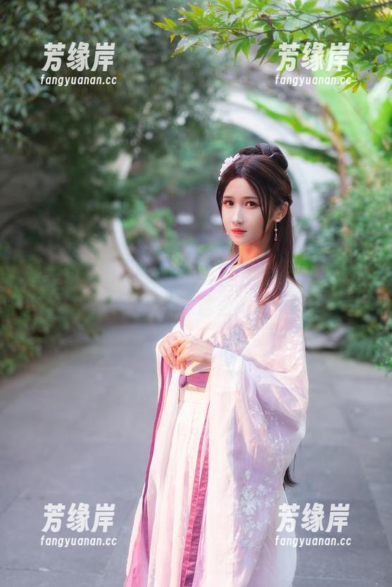 三度_69 新一辑三度_69女警美图:我是不是该想一想为什么这么好看?
