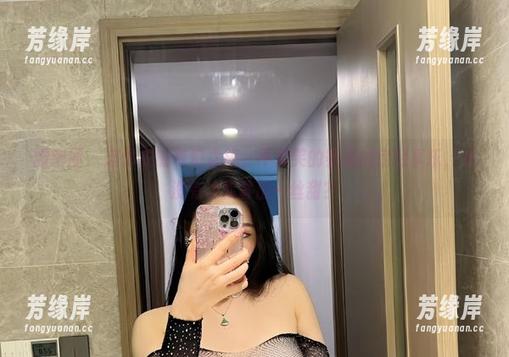 不爱笑的赛琳 微密圈 - 连体衣的奇幻之旅,不爱笑的赛琳的定制享乐,有没有让你冒出一丝甜?