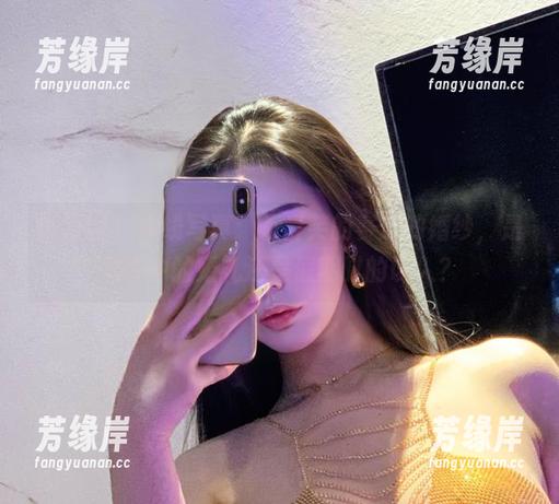 微密圈 - 在线写真：不爱笑的赛琳的婚纱，是我梦中的婚礼还是假期时的误入？