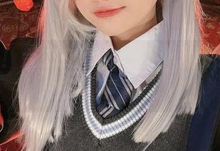 发现了！六二二同学的写真，居然有空姐主题！真有趣。