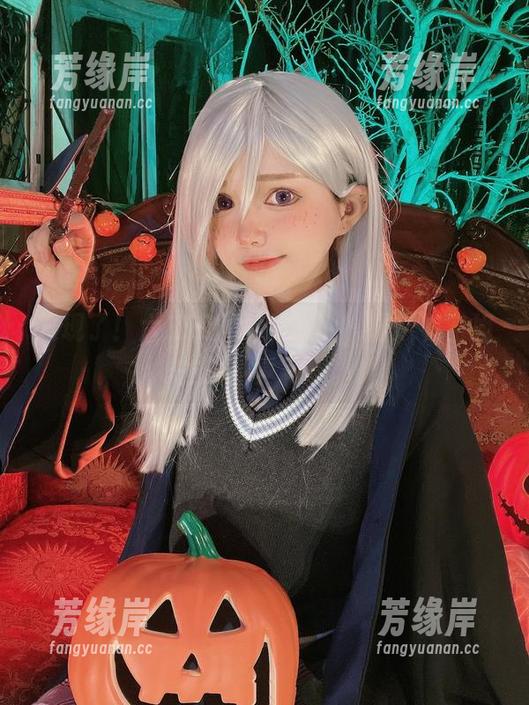 发现了！六二二同学的写真，居然有空姐主题！真有趣。