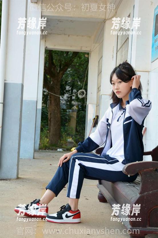 初夏女神 - 登登登——双双的蓝色多巴胺新图集来了，更新原因？她说是为了给人带来“快乐的误解”！