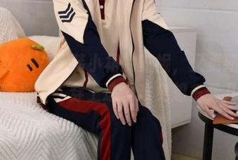 初夏女神 – 西装小裙的安妮，又更新什么神奇穿搭了？穿上这个难免想多看几眼。