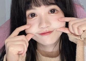 千反田鹿子cos这一身，身体链里每个细节都透着一种巧妙的“无意”啊。