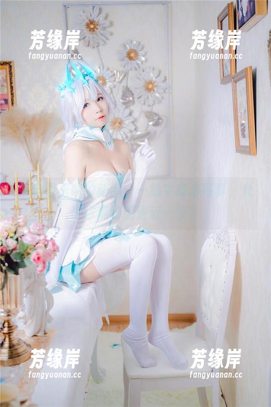 来自墨玉M的新品——奶牛高清写真，允许你离诙谐更近一步！