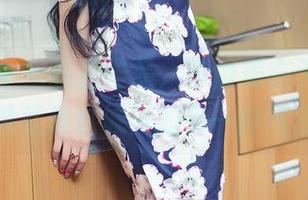 头条女神 – 私拍作品，李由美在天台，仿佛她就是这城市的另一种气息。
