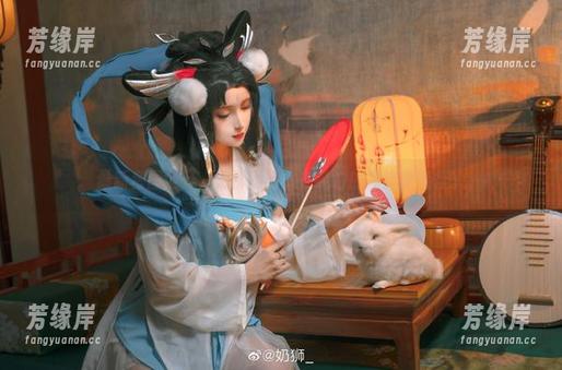 最新套图全开，奶狮不咬人在纯白的海洋里徜徉。
