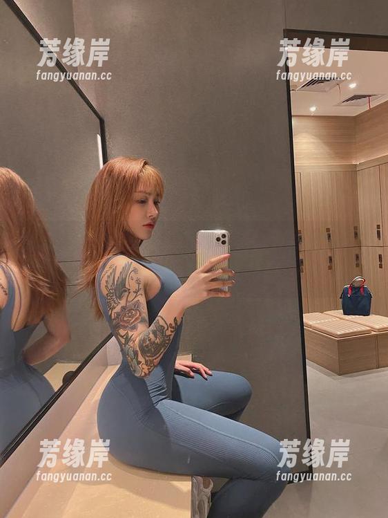 微密圈 - 宋昱欣的泳池写真，光线太诚实，无圣光实在难得。