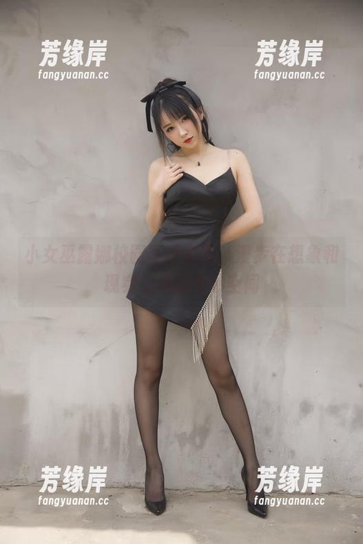 小女巫露娜校园写真套图，漫步在想象和现实之间的奇妙空间