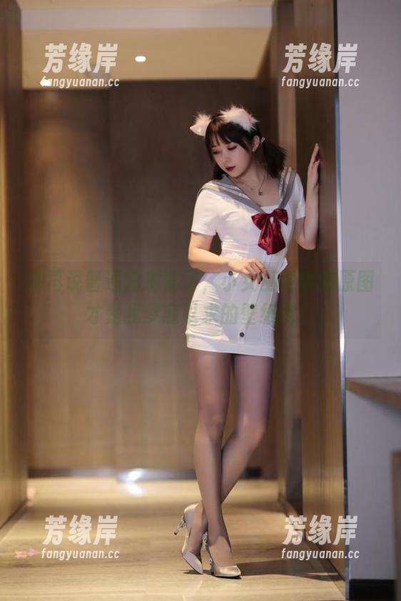 别再说普通镭射紫了，小女巫露娜的原图才是我梦寐以求的壁纸啊！