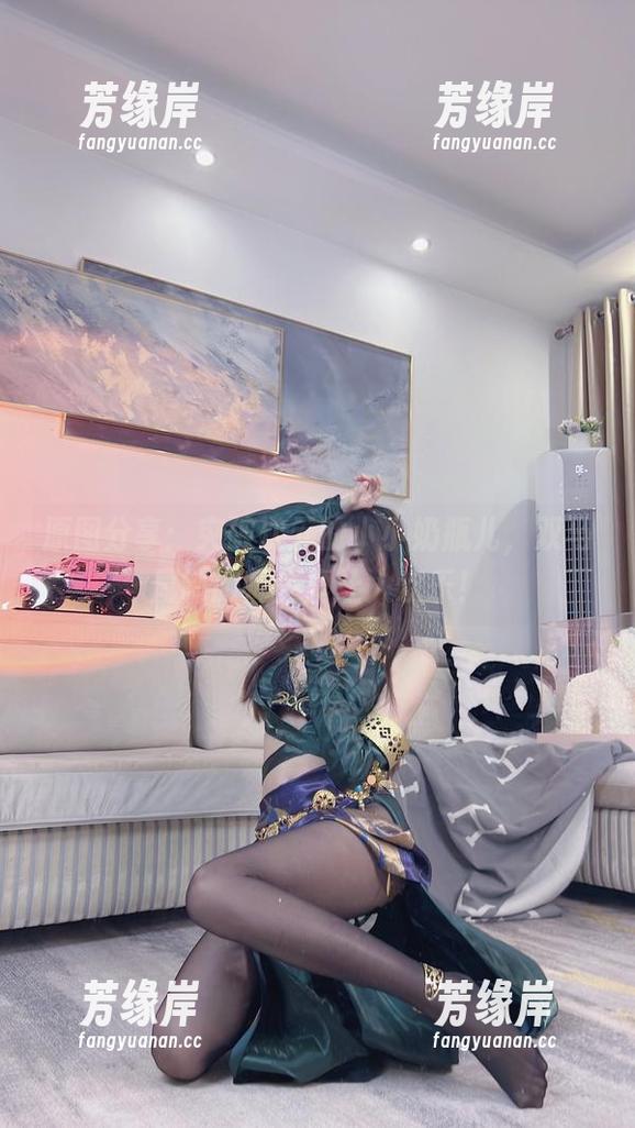 小小奶瓶儿 原图分享:突破次元的小小奶瓶儿,双马尾制服师生真让人欢乐!