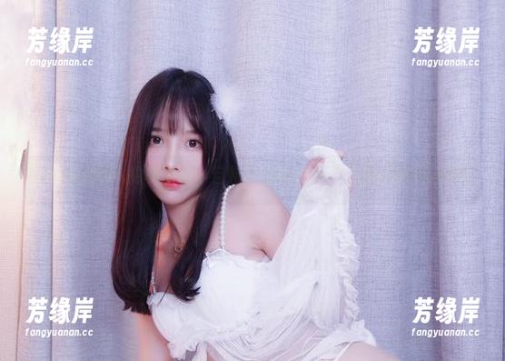 在小小奶瓶儿的私房间，自拍变得这么俏皮，图片也在撒野。