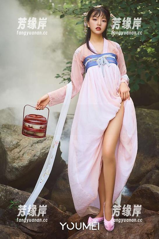 尤蜜荟 - 红裙与周波儿，两者结合会引发怎样的千奇百怪的套图？快来看！