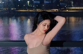 和服套图里的年年Nnian，似乎在和我说“继续找灵感哦”。