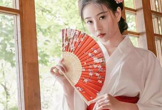拍美图不会沉默的年年Nnian，浴缸成景，居然也能玩出新花样！