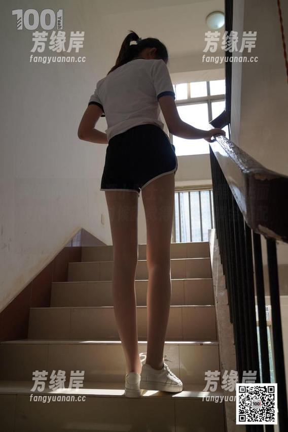 异思趣向-小羽 异思趣向 - 资源小贴士:小羽的黑色绒面旗袍私拍,有时候就觉得,哇,真会搭配啊。