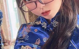 微密圈 – 张思允nice的作品：油亮黑丝制服，可能是我见过的最“直白”的写真了。
