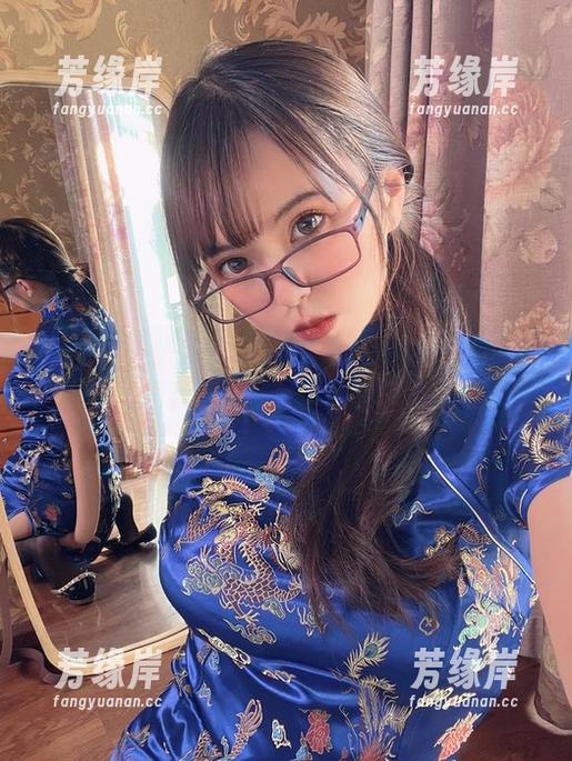 张思允nice 微密圈 - 张思允nice的作品:油亮黑丝制服,可能是我见过的最“直白”的写真了。