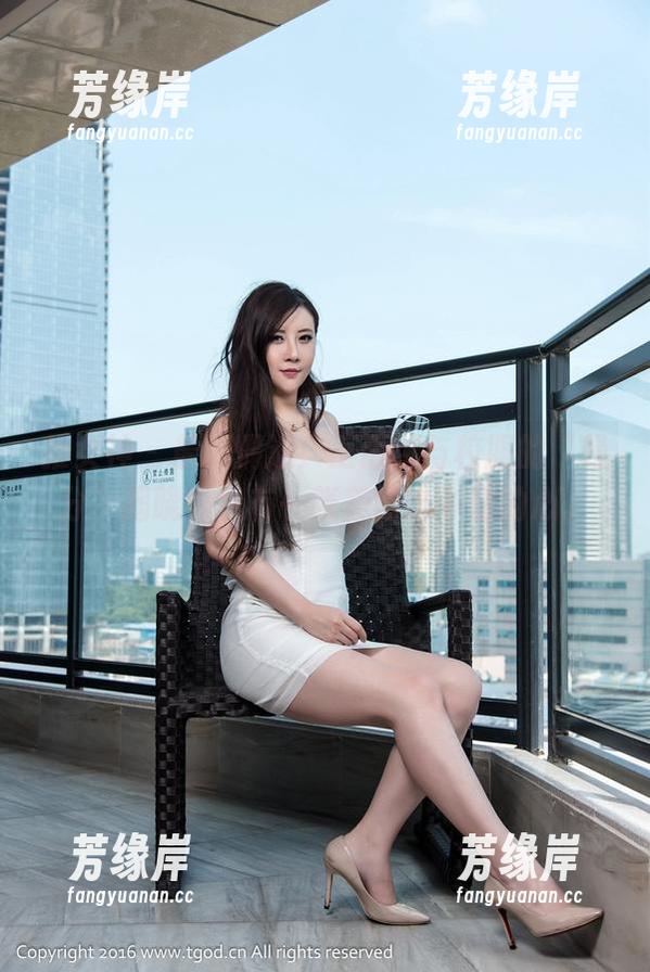 推女神 - 最新偶遇！王语纯与校服的“缘分”揭晓，总有一张美图击中你的心。