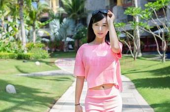 推女郎 – Yu佳妮旗袍写真：这一身让人想起了古代的‘跑腿侠’，不过还是很值得一看的！