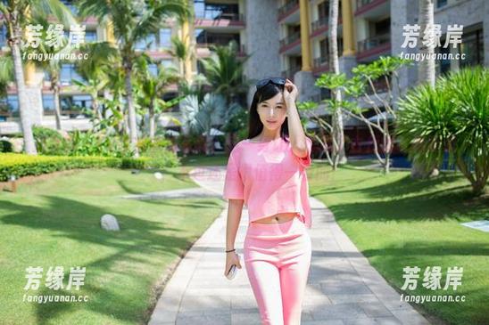 推女郎-Yu佳妮 推女郎 - Yu佳妮旗袍写真:这一身让人想起了古代的‘跑腿侠’,不过还是很值得一看的!