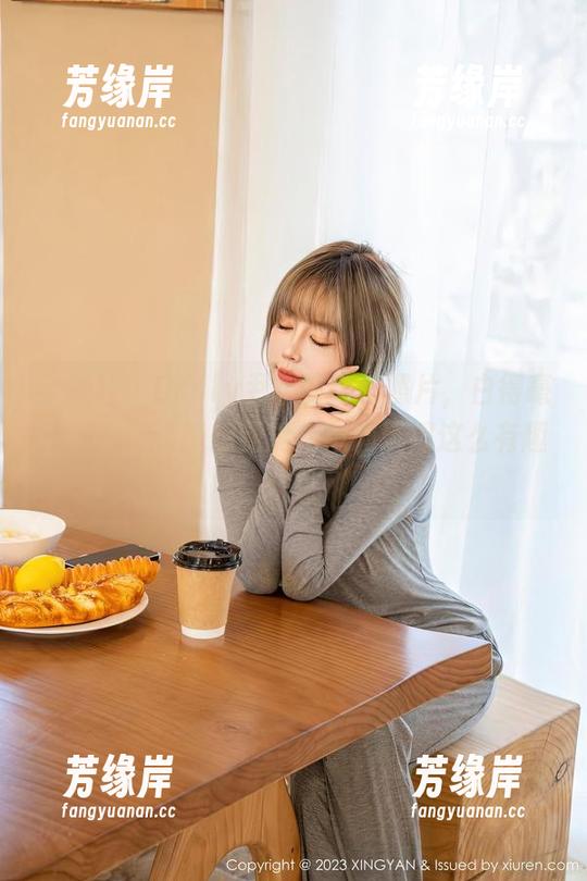 星颜社-Emily尹菲 星颜社 - Emily尹菲的白色照片,白得毫不费力,谁能想到能把单调玩得这么有趣呢?