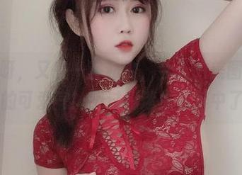 是依酱呀，又来一波私拍，今天的美图也是满满的可爱气！不过我迷失在其中了…