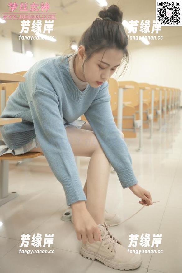 梦丝女神 - 套图：琪琪+粉衣肉丝袜，游走在战斗力与柔情间。