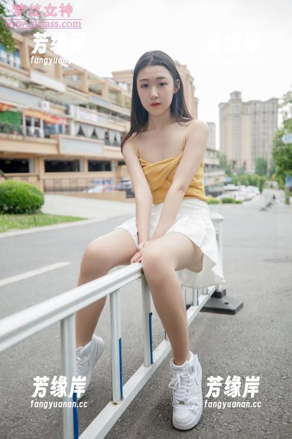 梦丝女神 - 苏柔的油亮呈现，图片下载后更让人惊叹！