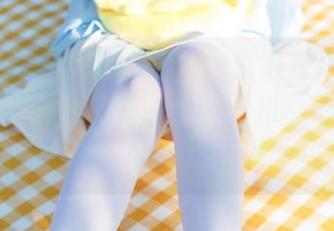 森萝财团 – 小奶糕Milky居家写真：原图展示了一个想‘无所事事’却又心事重重的家！