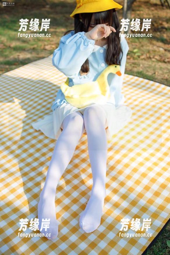 森萝财团-小奶糕Milky 森萝财团 - 小奶糕Milky居家写真:原图展示了一个想‘无所事事’却又心事重重的家!