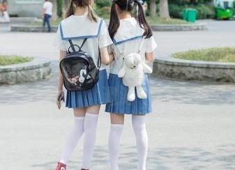 草坪上的JK水手服？森萝财团的精选带你遨游