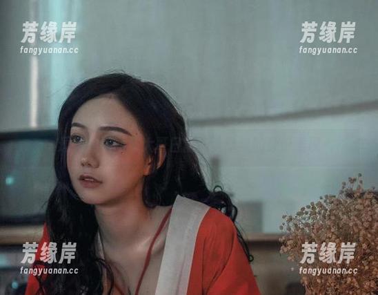 逗趣的洛丽塔大哥日常：以壁纸的身份重现